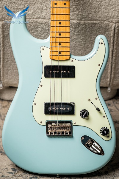 펜더 Noventa Stratocaster