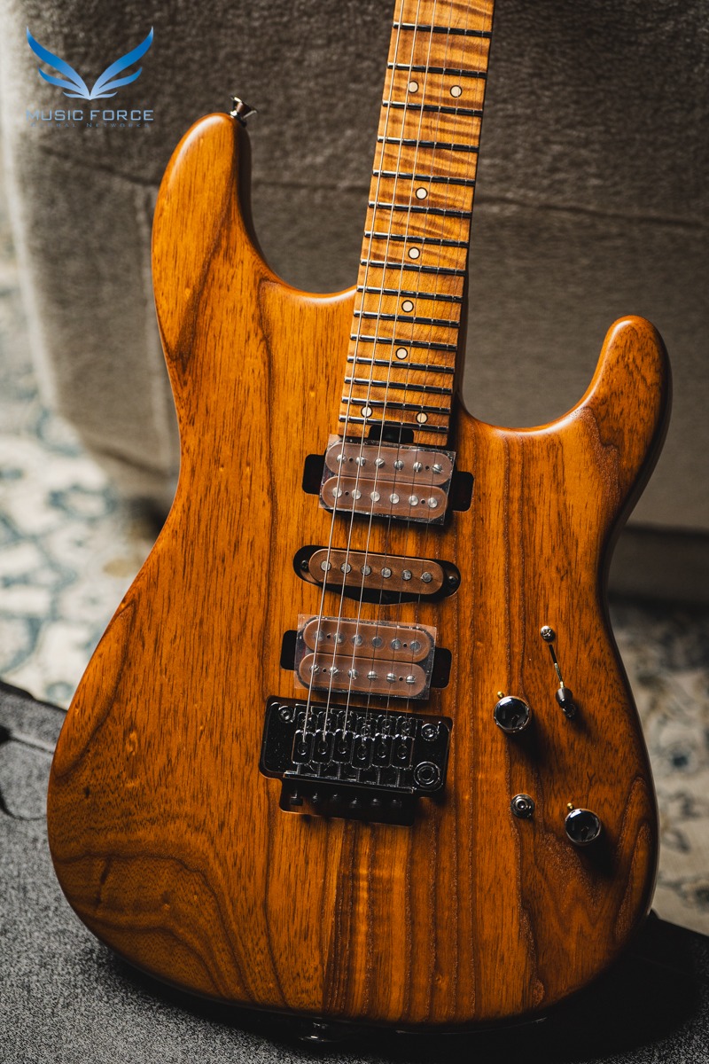 샤벨 Artist Series Guthrie Govan Signature HSH Caramelized Ash
