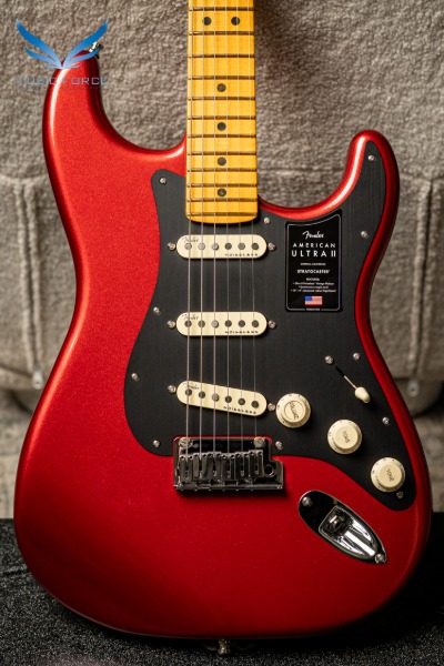 펜더 American Ultra II Stratocaster SSS